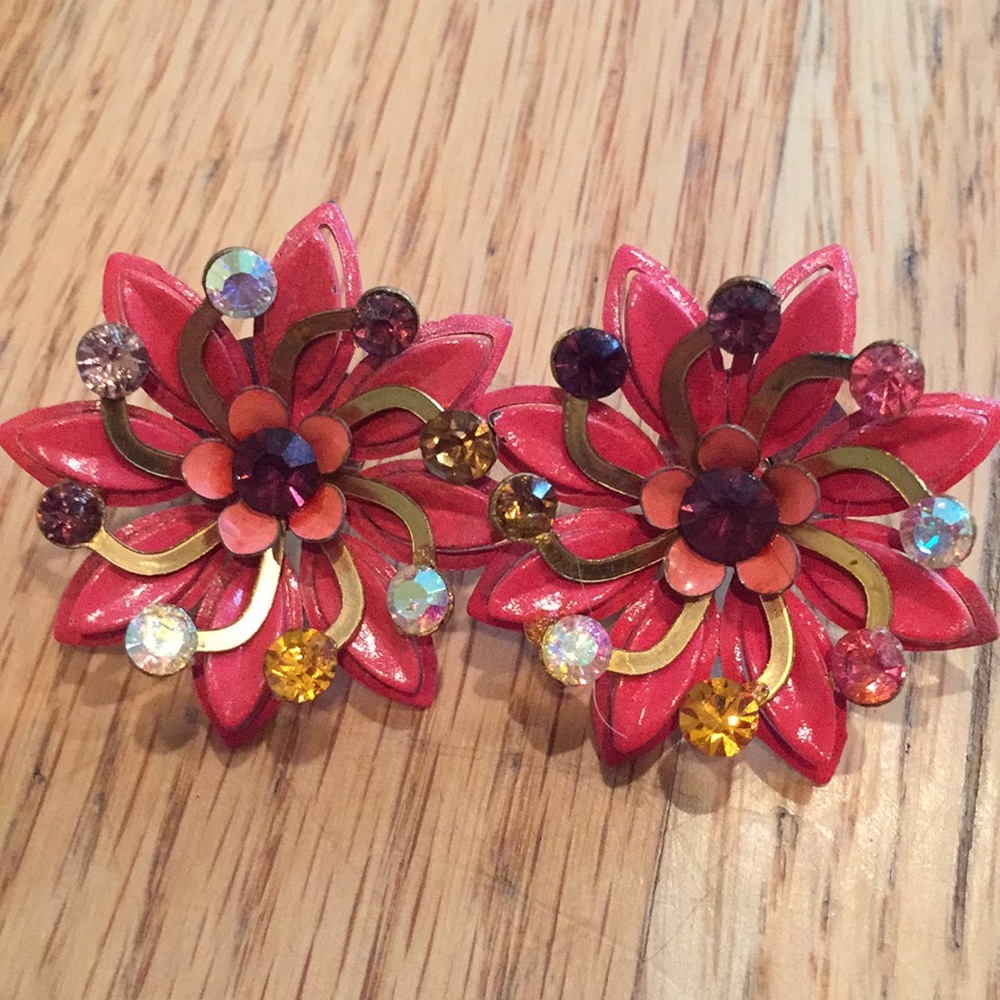 Gorgeous metal pink earrings